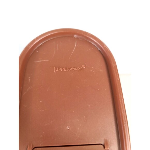 Vintage Tupperware #1612-22 with Brown flip top lid 1616-4  1.1 liters - Picture 2 of 4
